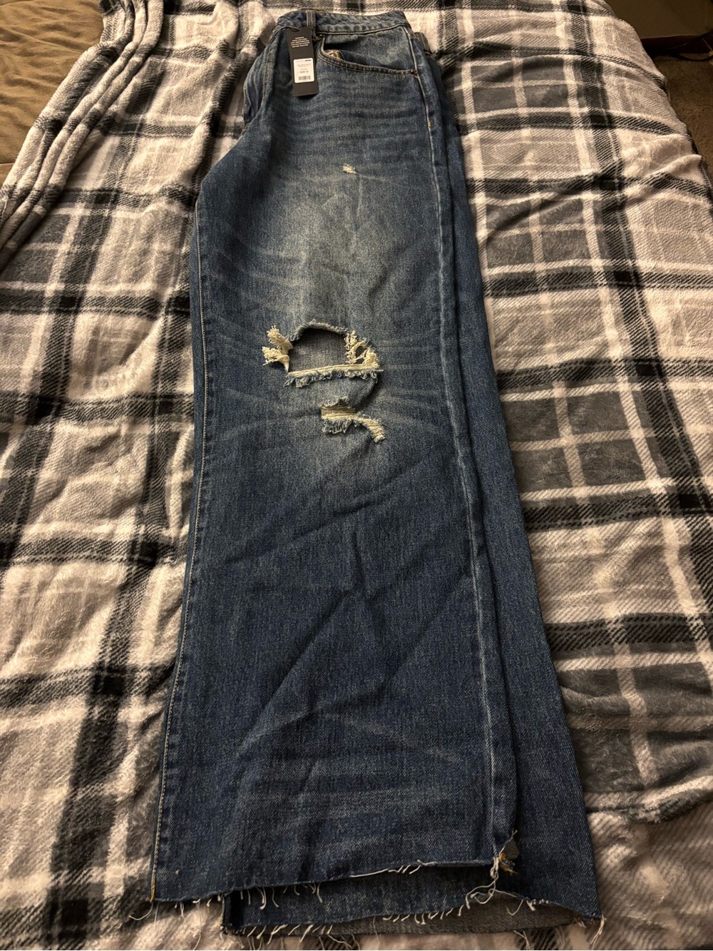 Fashion Nova Women’s Straight Leg Jeans - Dark Blue with Distressed Knee